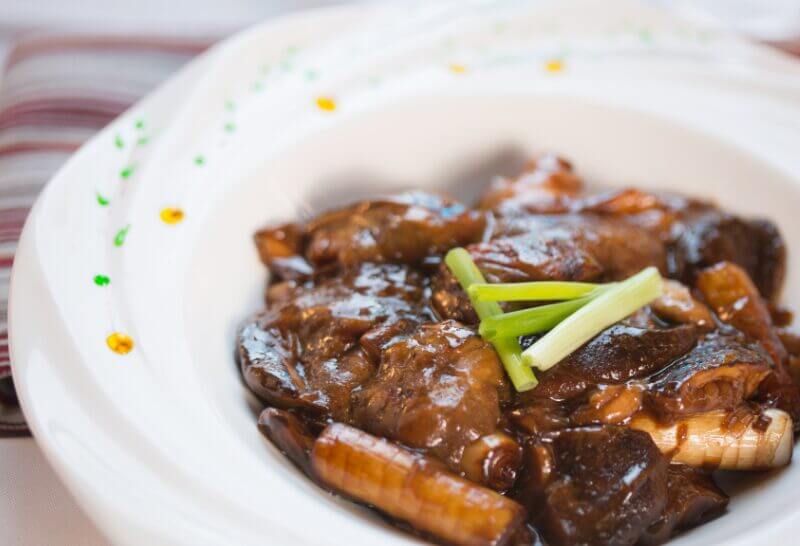 Fricassée de Porc à la Genevoise et au Poivre de Kampot, plat mijoté réconfortant.