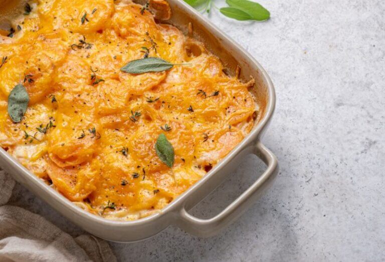 Gratin de Patates Douces au Paprika Fumé et Cumin, doré et bouillonnant, prêt à être servi
