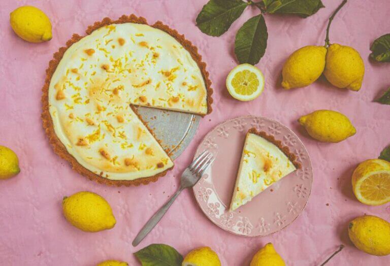 Tarte au Citron et Vanille Bourbon garnie d'une crème onctueuse sur pâte sucrée croustillante
